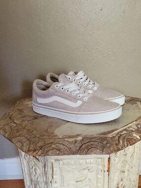 Women's Vans Ward skate shoes size 8